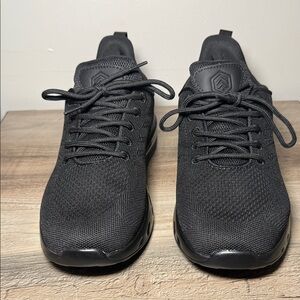 Men's Black slip resistant Sneakers (NEW)